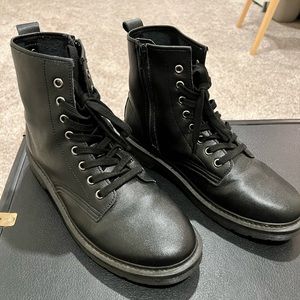 Steve Madden Women’s size 10 Cole black leather combat moto style boots